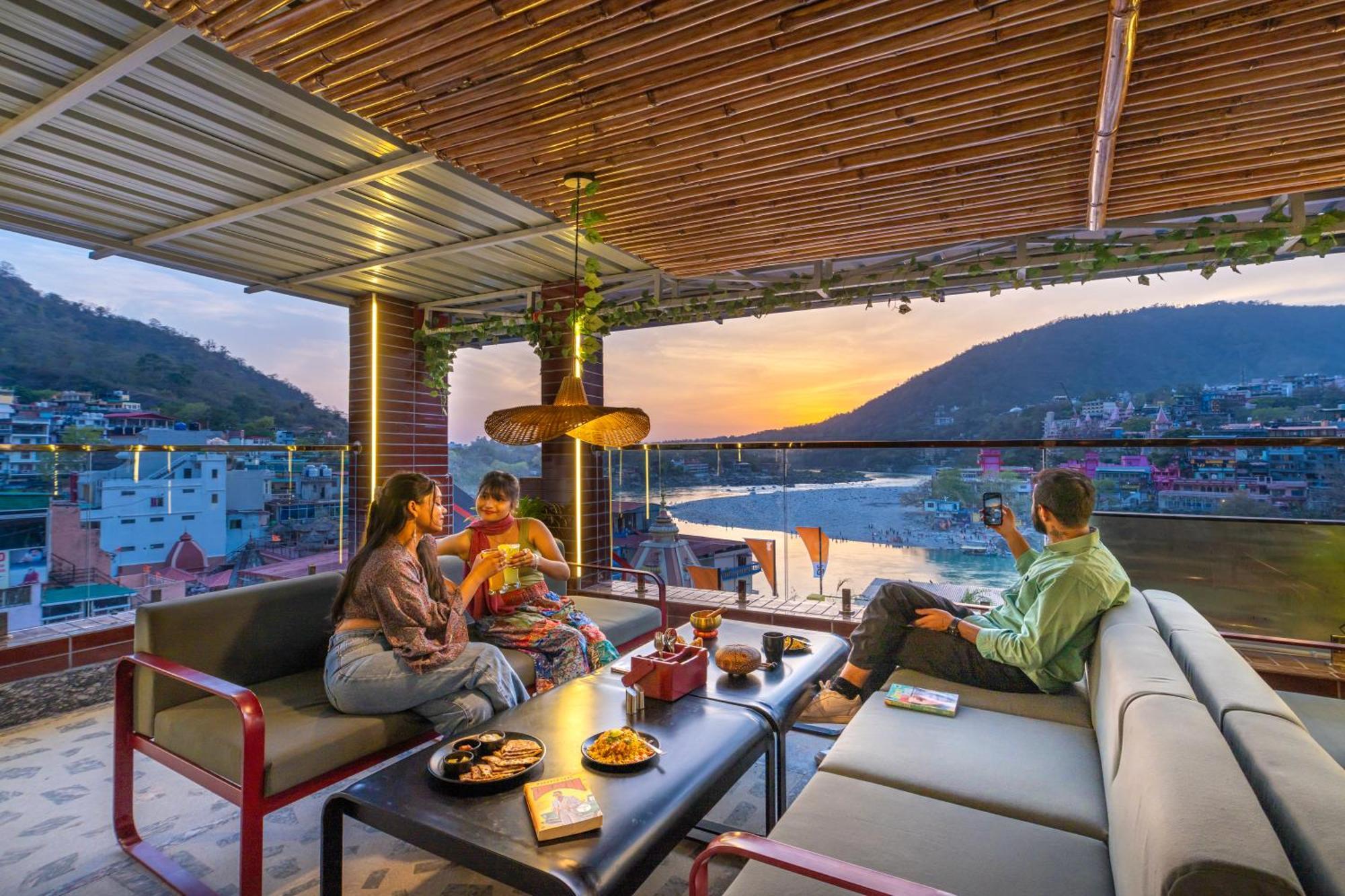 The Hosteller Rishikesh, Ganges Екстериор снимка